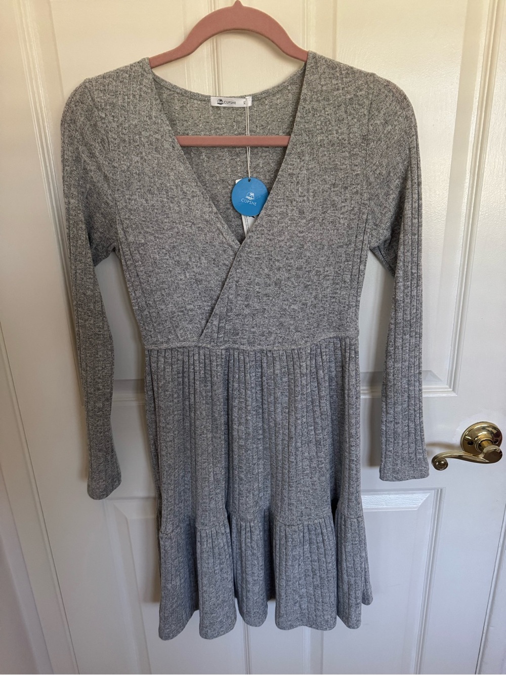 NWT Cupshe XS midi dress. Gray stretchy fabric. Elastic waist.
